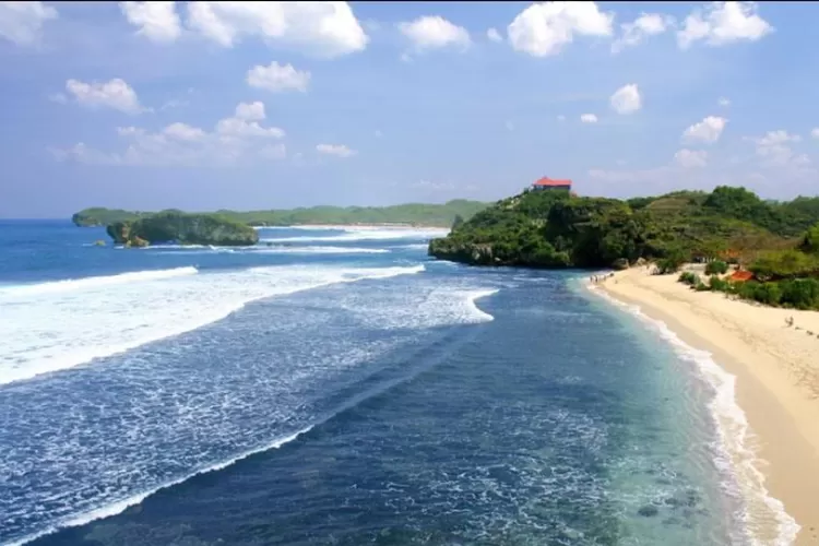 Pantai Parangtritis, yang terletak sekitar 27 kilometer sebelah selatan Yogyakarta, merupakan salah satu destinasi wisata yang paling terkenal dan populer di wilayah tersebut. (pinterest.com)