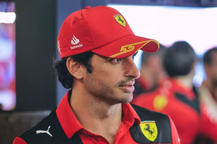 Potret Carlos Sainz yang tidak bisa komplain mengenai Alonso menjadi Pembalap Spanyol posisi teratas Formula 1 (Instagram @scuderiaferrari)