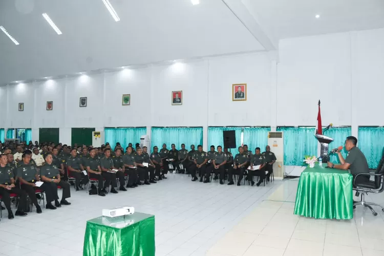 Danrem 161/Wira Sakti Berikan Pengarahan Kepada Seluruh Prajurit Dan ...