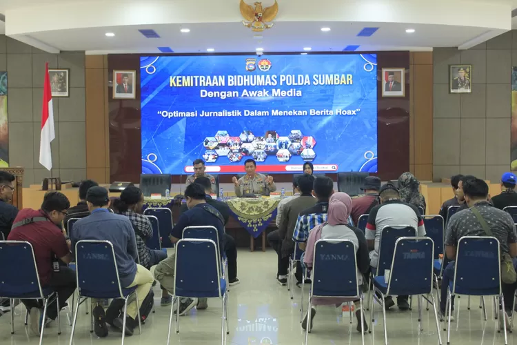 Kabidhumas Polda Sumbar ajak jurnalis tekan berita hoaks