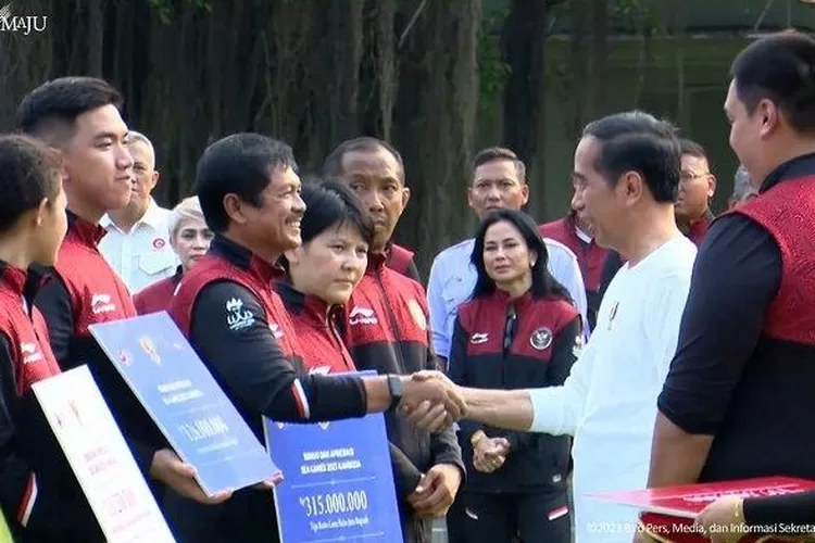 Jokowi Serahkan Bonus Rp289 Miliar Bagi Atlet SEA Games 2023, Medali ...