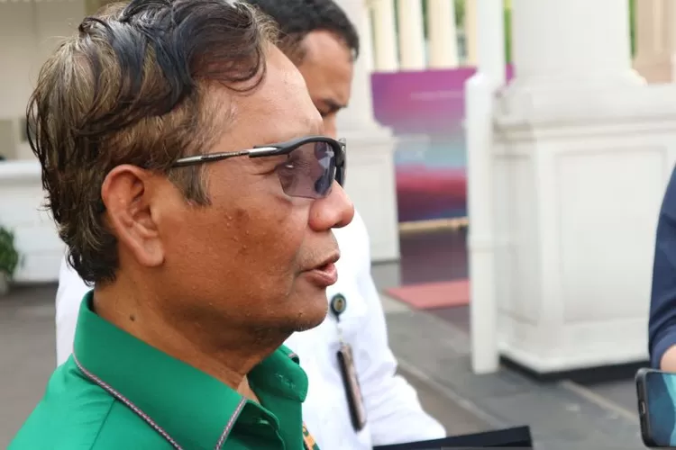 Menteri Politik, Hukum dan Keamanan (Menko Polhukam) Mahfud MD di lingkungan istana kepresidenan Jakarta pada Senin (5/6/2023).  (ANTARA/Rangga Pandu Asmara Jingga)