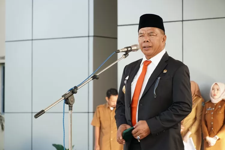 Bupati Bulukumba Muchtar Ali Yusuf menerjungkan prosenil Satpol PP untuk razia sekolah. (Doc: Pemkab Bulukumba)