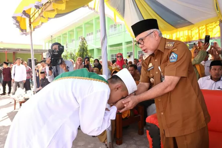 Wakil Bupati Bantaeng, H Sahabuddin menghadiri wisuda santi dan santriwati DDI Mattoanging. (Doc: Pemkab Bantaeng)