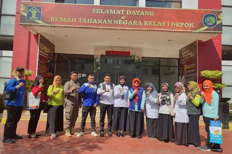 PEMBINAAN : Pelaksanaan pengawasan dan pembinaan KTR oleh aparatur Kecamatan Cilodong.