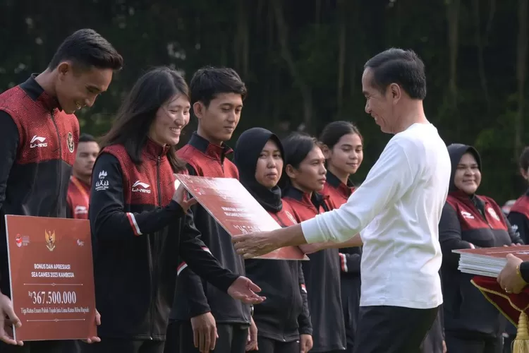 Beri Bonus ke Atlet SEA Games 2023, Jokowi Puji Basket Putri dan Timnas Sepak Bola Putra (setkab.go.id)