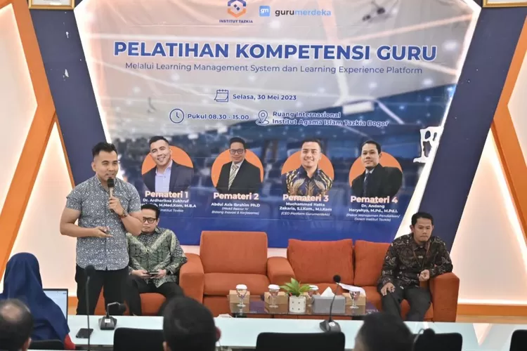 Penyampaian materi di IAI Tazkia