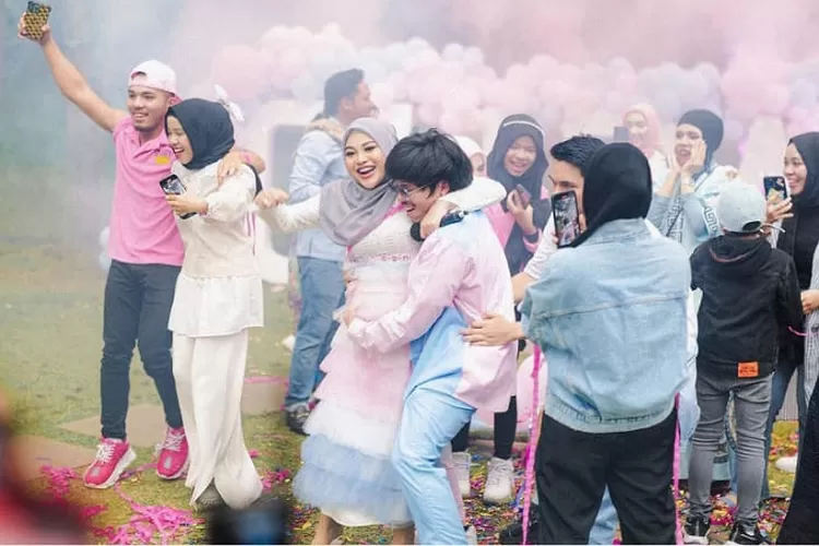 Acara gender reveal anak kedua Aurel Hermansyah dan Atta Halilintar (Instagram/@aurelie.hermansyah)