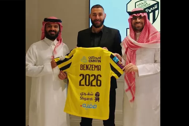 Karim Benzema saat diperkenalkan sebagai pemain Al-Ittihad