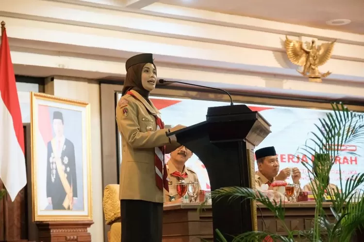 Profil Dan Biodata Siti Atikoh Istri Dari Gubernur Ganjar Pranowo Calon presiden 2024 (Instagram : @atikoh,s)
