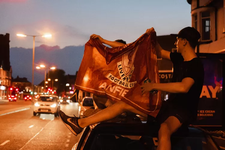 Liverpool FC fans (Photo by Shaun Donnelly on Unsplash)