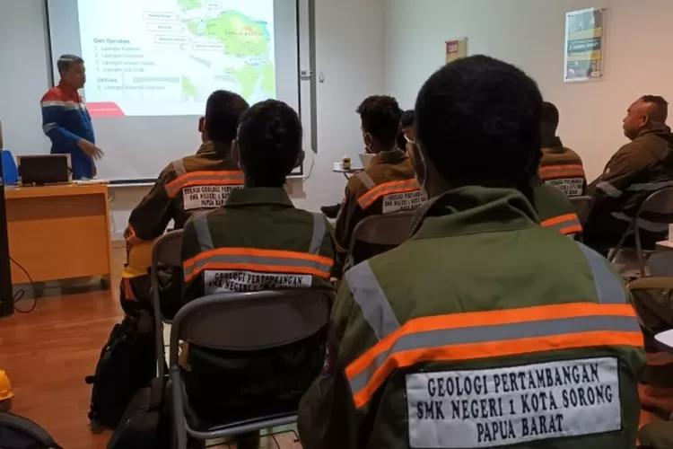 SKK Migas dan Pertamina EP Papua Field (PEP Papua)  merupakan bagian dari Zona 14 Regional Indonesia Timur (Istimewa)