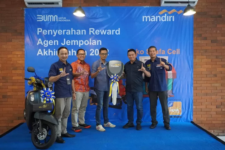 Catatkan Frekuensi Transaksi Tertinggi Sarifudin Raih Penghargaan Mandiri Agen Suara Merdeka 6455