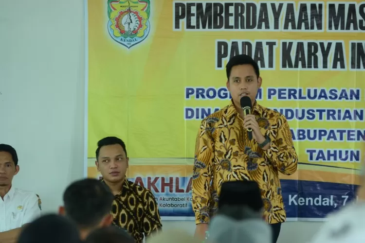 Bupati membuka padat karya 2023 Desa Mulyosari Kecamatan Sukerjo dan Sidokumpul Kecamatan Patean. (Edi Prayitno)