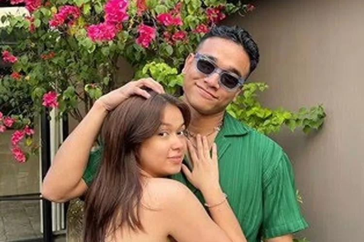 Publik teringat sosok mendiang suami Vanessa Angel, Bibi Ardiansyah saat melihat kesetiaan Fadly Faisal ke Rebecca Klopper. (Instagram Rebecca Klopper.)