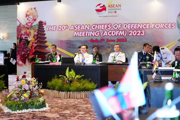 Panglima TNI Laksamana TNI Yudo Margono memimpin jalannya sidang ASEAN Chief of Defence Forces Meeting (ACDFM) ke-20, di Candi Nusa Dua Bali, Rabu (7/6/2023).&nbsp;Foto: Puspen TNI