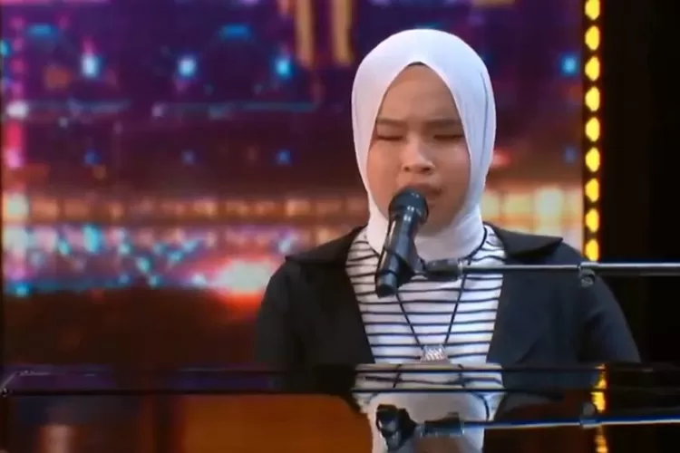 Sosok Putri Ariani penyanyi asal Indonesia raih  Golden Buzzer saat membawakan lagu ciptaannya sendiri berjudul Loneliness (Tangkap Layar Twitter Ridwan Kamil)