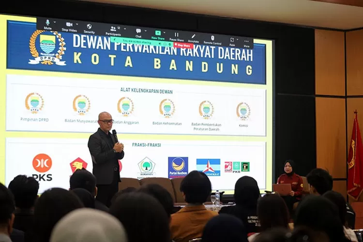 Wakil Ketua DPRD Kota Bandung, Dr. H. Edwin Senjaya, S.E., M.M., memberi paparan dalam Training Legislatif Nasional di Universitas Pasundan, di Jalan Lengkong, Kota Bandung, Pekan lalu.