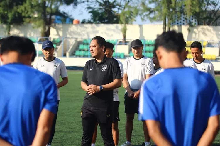 CEO PSIS Semarang Yoyok Sukawi membantah timnya akan ujicoba lawan tim Thailand.  (PSIS)