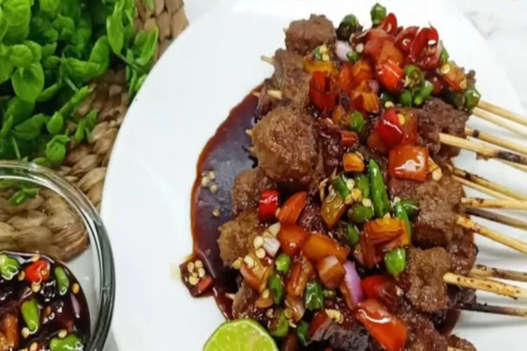 Ilustrasi - Simak cara bikin bumbu kacang khas sate maranggi, cocok buat hidangan Idul Adha (YouTube/@CRCOOK)