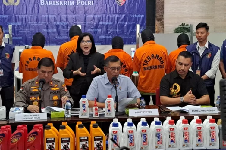 memproduksi oli palsu ini telah jalan lebih kurang 3 tahun, yakni semenjak tahun 2020 (dok divisi humaspolri)