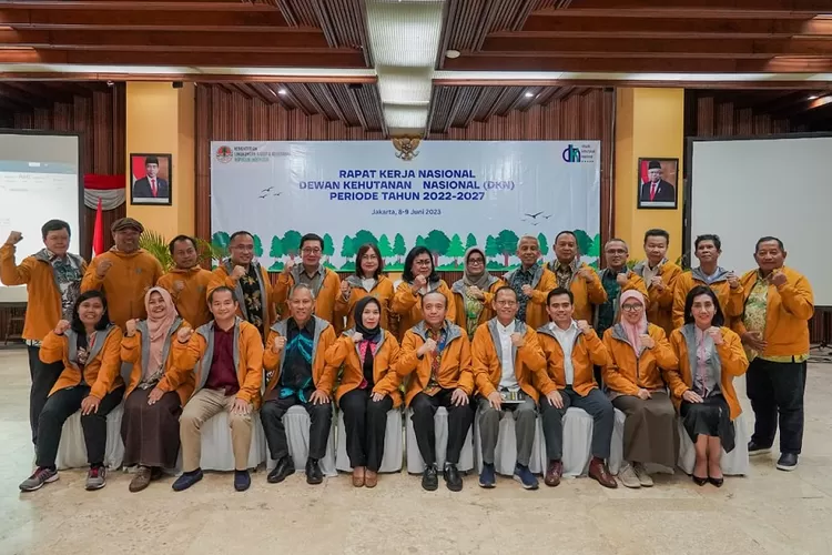 Terpilih Jadi Ketua Presidium Dewan Kehutanan Nasional 2022-2027 ...