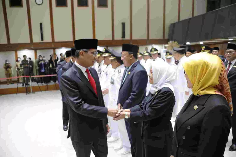 Pj Gubernur DKI Jakarta Heru Budi Hartono melantik sejumlah pejabat  di lingkungan Pemprov DKI Jakarta.