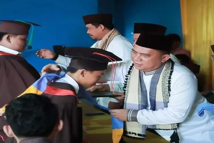 Para lulusan Pondok Pesantren Modern Daarul Muhsinin Angkatan ke XXIX sedang diwisuda (Realitasonline.id/RS)