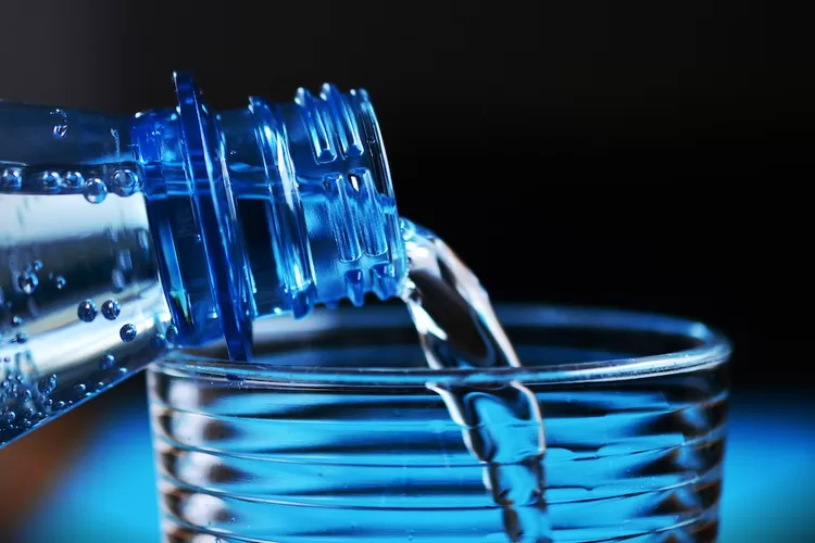 Contoh ide bisnis air isi ulang (Pexels Pixabay)