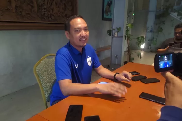 CEO PSIS Semarang Yoyok Sukawi menampik jika timnya tak mampu membayar sewa Citarum.  (Ayosemarang.com/ Audrian Firhannusa)