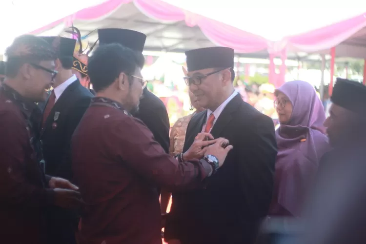 PLT Bupati Bogor Raih Satyalancana Wira Karya