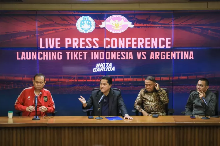 Erick Thohir saat melakukan launching tiket Timnas Indonesia vs Argentina (press release)