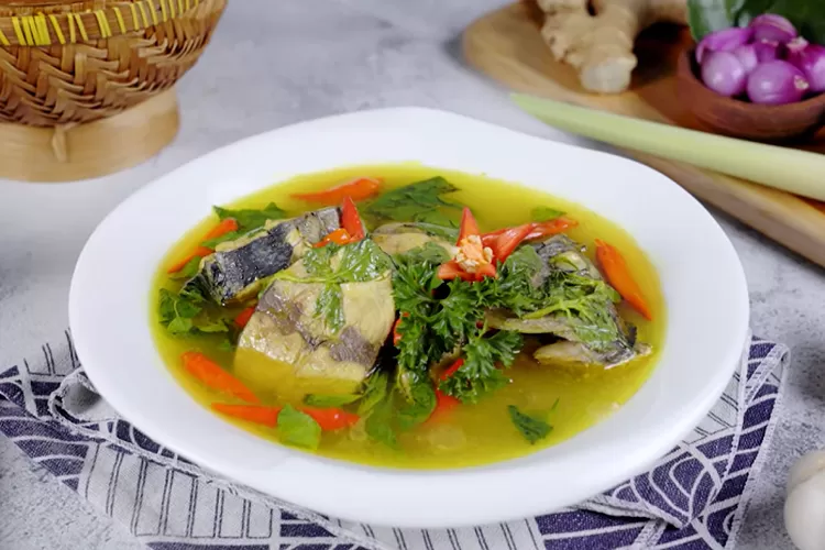 Kreasi Masakan: Tambah referensi menu rumahan Anda dengan resep ikan tongkol kuah kuning ala Chef Rudy (YouTube Simple Rudy TV)