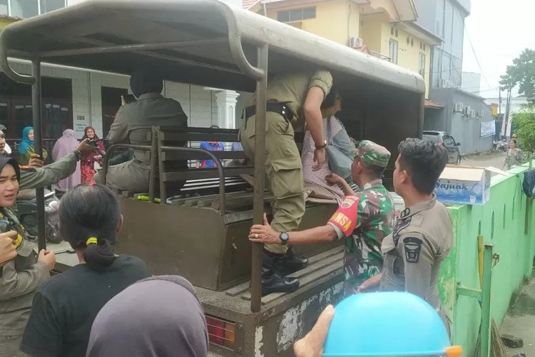 Bikin resah tamu Penas Tani, seorang wanita paruh baya diamankan Satpol PP Kota Padang