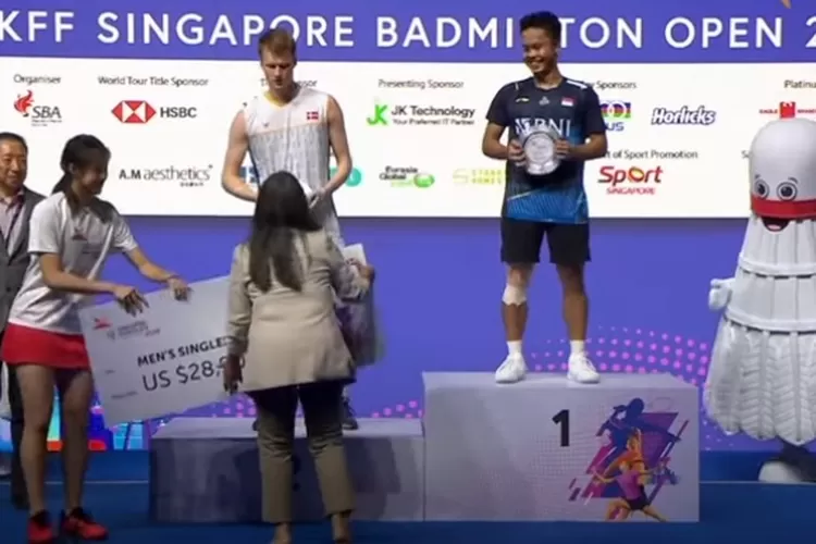 Anthony Ginting lebih kalem merayakan kemenangannya sebagai juara Badminton Singapura Open 2023