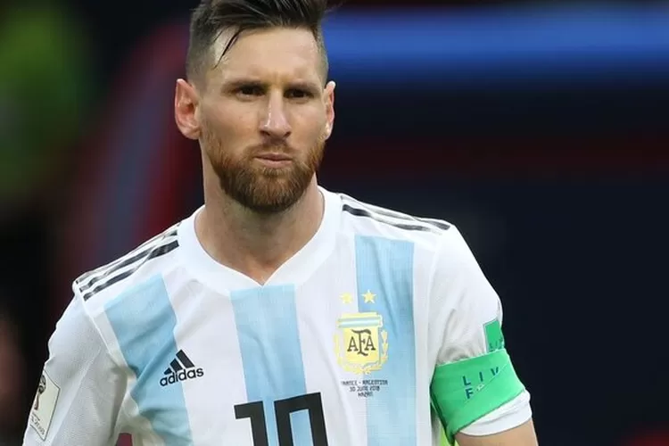 Lionel Messi berseragam Timnas Argentina.  (dok. The Mirror)