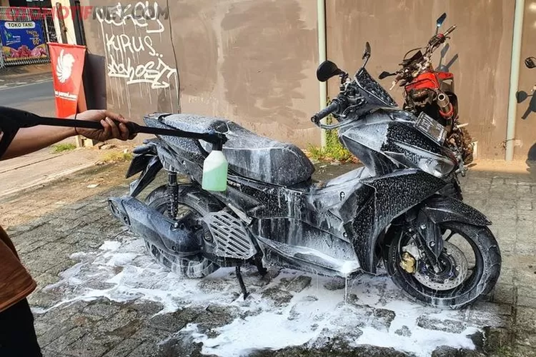 Cuci motor 