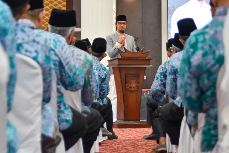 Wali Kota Bukittinggi lepas keberangkatan 295 jamaah haji secara resmi (Harianhaluan.com/Vesco)