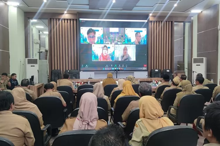 Evaluasi Smart City melalui daring zoom meeting dari Gedung Grhadika Bina Praja Kantor Bupati Demak.