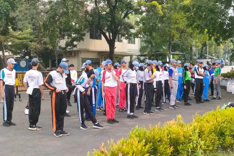 PERSIAPAN: Calon Pasukan Pengibar Bendera Pusaka (Paskibraka) Kota Depok tahun 2023, sedang melakukan latihan di balai Kota Depok (BAGAS KARA/RADAR DEPOK)