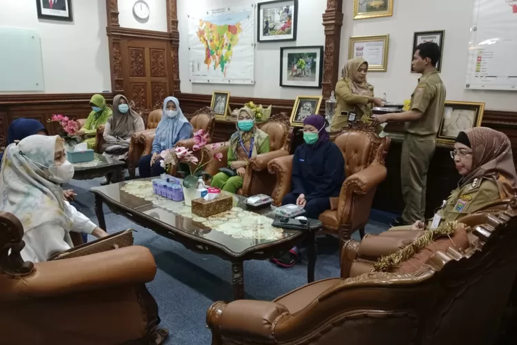 Jajaran Pengurus POPTI Cabang Batang audensi dengan Penjabat Bupati Batang Lani Dwi Rejeki.  (Foto: Muslihun/kontributor Batang)