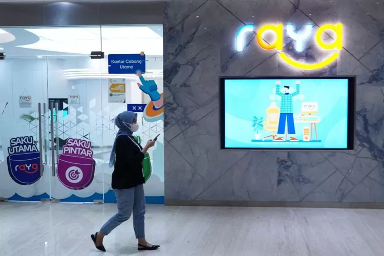 Bank Raya kembali menghadirkan inovasi untuk memberikan kemudahan bertransaksi perbankan melalui  layanan tarik tunai tanpa kartu di jaringan ATM BRI.  (dok)