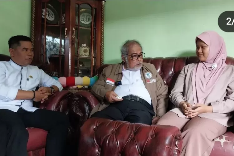 Ketua Komnas PA Arist Merdeka Sirait bersama Syarifah Fadiyah Alkaff, siswi SMP Jambi  (Instagram )