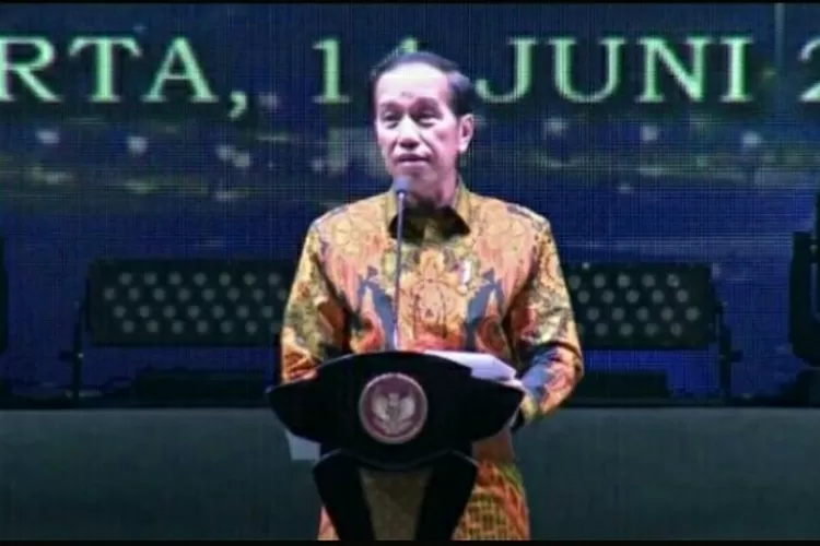 Buka JFK 2023, Jokowi: PRJ Selalu Ditunggu Masyarakat, Pengunjungnya Jutaan, Transaksi Capai Triliunan Rupiah   SUARAKARYA.ID: Presiden Joko Widodo (Jokowi) secara resmi membuka Pameran Pekan Raya Jakarta (PRJ) atau Jakarta Fair Kemayoran (JFK) tahun 2023  di JI-Expo Kemayoran, Jakarta, Rabu (14/6/2 (BPMI Setpres)