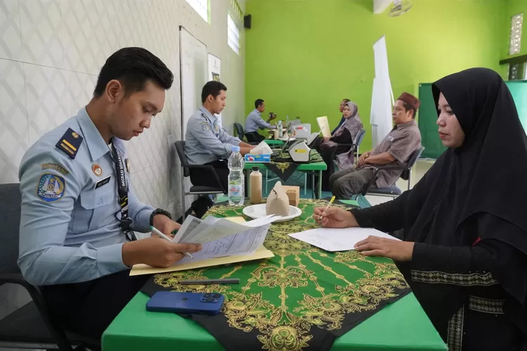 Eazy Passport Imigrasi Semarang Buka Pelayanan Paspor di Ponpes Darul Falah