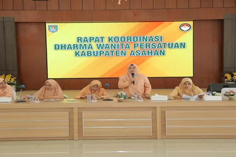 Kegiatan rakor DWP Asahan saat ketua Derlina John Hardi Nasution menyampaikan pidatonya&nbsp; (Realitasonline.id/HS)