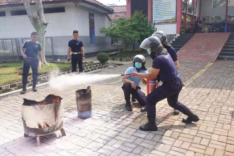 Lomba Ketangkasan Pemadaman Api dalam Upaya Mitigasi Bencana bersama Damkar, Rabu 14 Juni 2023. Foto: Muslihun kontributor Batang.