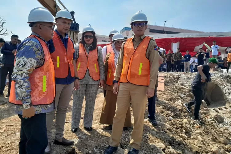 DPRD Kota Bogor meninjau progres revitalisasi Pasar Jambu Dua Kota Bogor. (DPRD Kota Bogor)