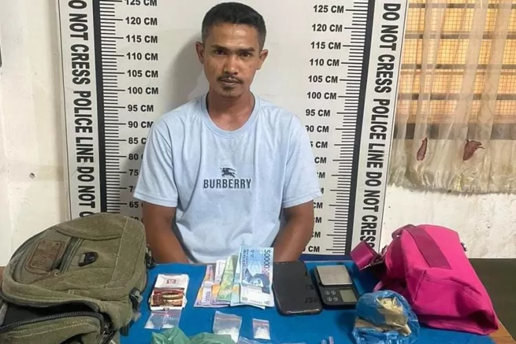 Seorang pria RHP (31) yang memiki narkotika jenis sabu ditahan di Polres Pematang Siantar. (ANTARA/HO-Humas Polres Pematang Siantar)