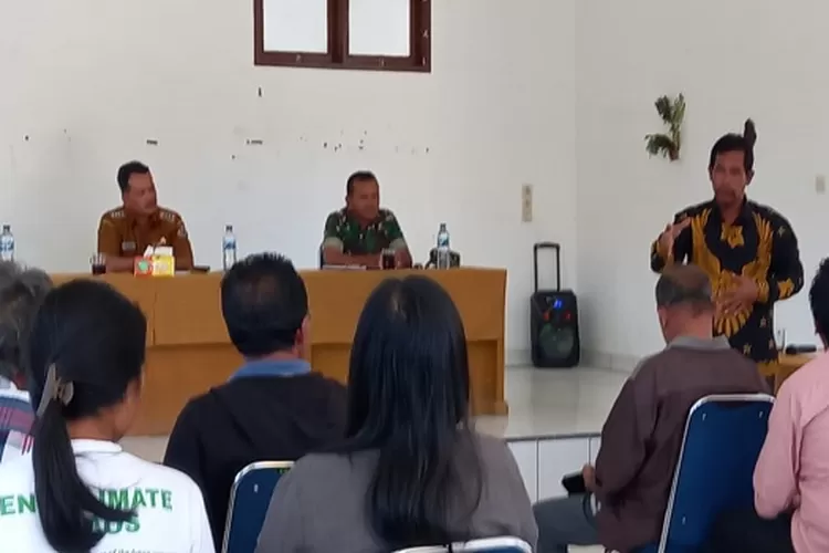 Camat Parlilitan Darmo Hasugian pimpin mediasi penyelesaian sengketa tanah ulayat  (Realitasonline.id/Dok)